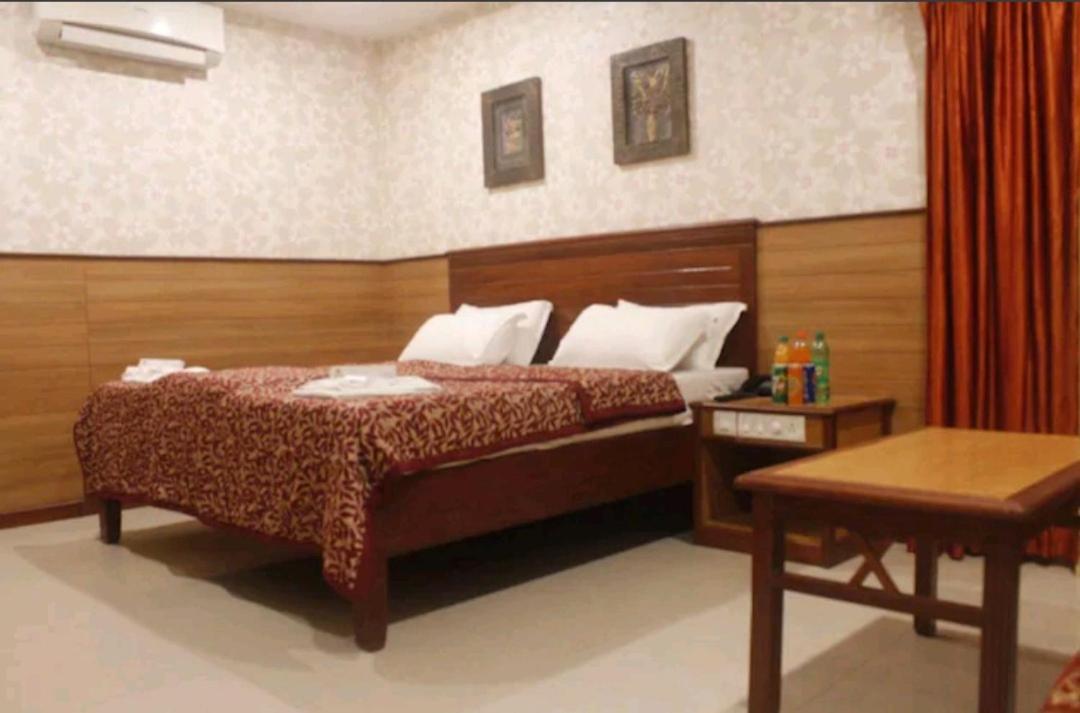 Hotel Chitra Park Tiruchchendūr Buitenkant foto
