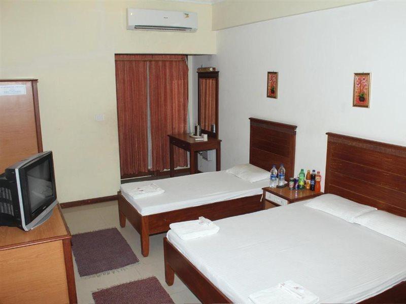 Hotel Chitra Park Tiruchchendūr Buitenkant foto